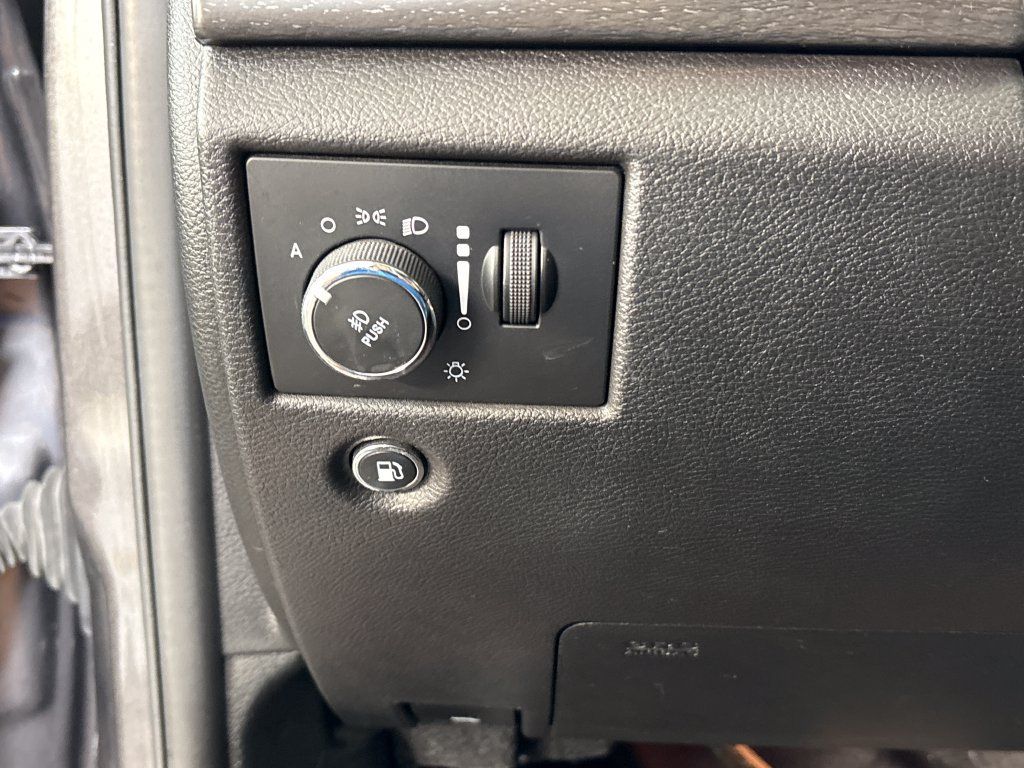 Used 2018 Jeep Grand Cherokee Altitude AWD/4WD image 39