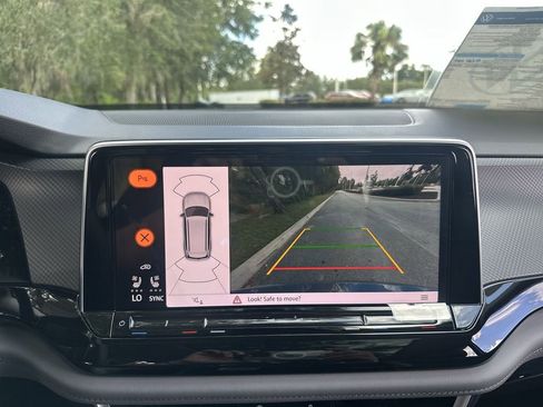 New 2025 Volkswagen Atlas Peak Edition SE image 17