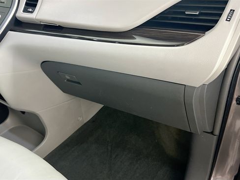 Used 2015 Toyota Sienna XLE w/ XLE Navigation Package FWD image 34