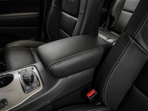 Used 2015 Jeep Grand Cherokee Overland w/ Advanced Technology Group RWD image 39
