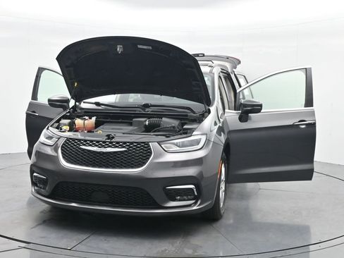 Used 2022 Chrysler Pacifica Touring-L image 34