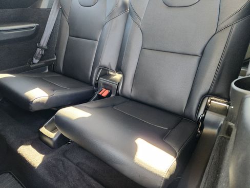 Used 2016 Volvo XC90 T6 Momentum w/ Momentum Plus Package image 31