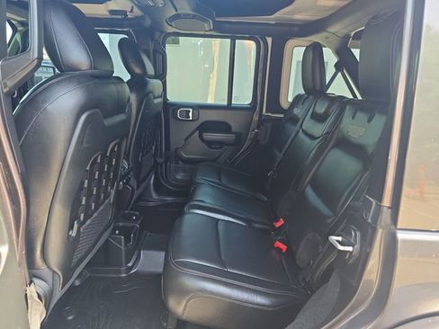 Used 2020 Jeep Wrangler Unlimited Rubicon AWD/4WD image 13
