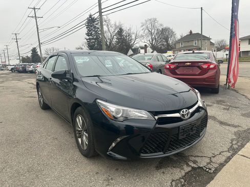 Used 2016 Toyota Camry SE image 5