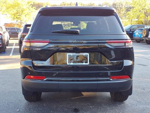 New 2025 Jeep Grand Cherokee Altitude image 4