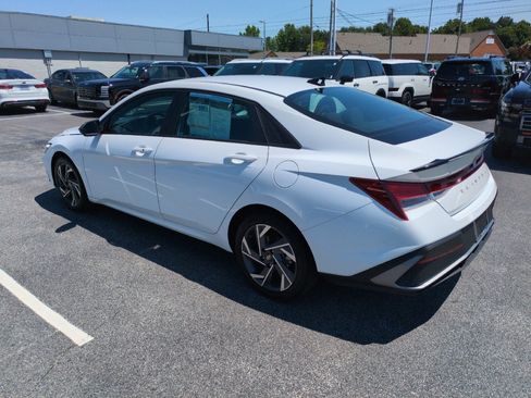 Used 2025 Hyundai Elantra Sport FWD image 5