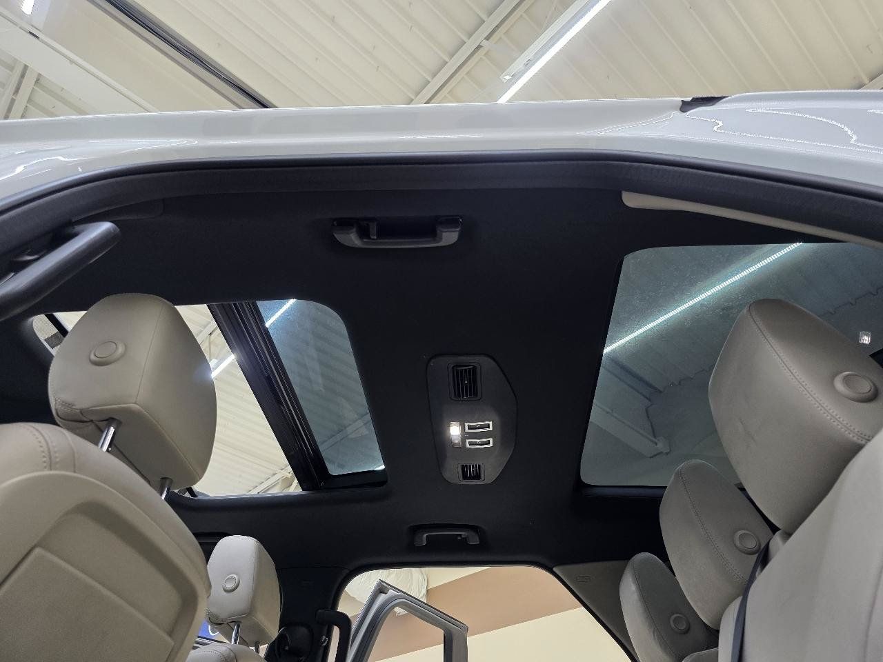 Used 2019 Land Rover Discovery SE AWD/4WD image 41