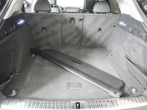 Used 2019 Audi e-tron Prestige w/ Prestige Package image 17