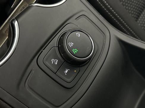 Used 2024 GMC Terrain SLE image 31