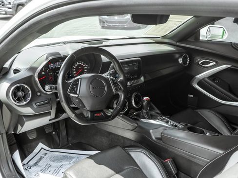 Used 2019 Chevrolet Camaro SS RWD image 9