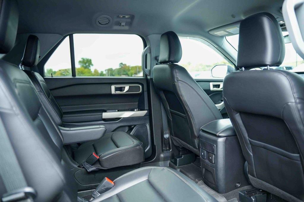 Used 2023 Ford Explorer XLT w/ Equipment Group 202A AWD/4WD image 23