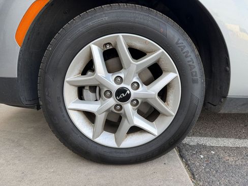 Used 2025 Kia Soul LX w/ LX Technology Package FWD image 28