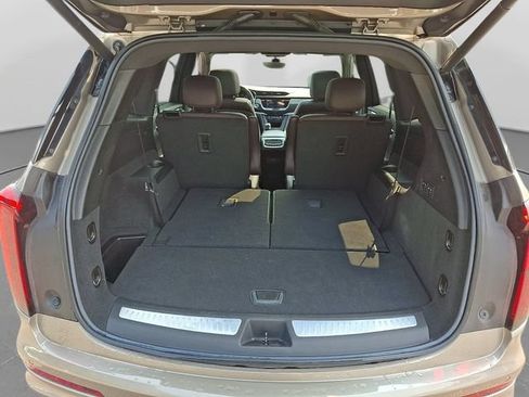 Used 2022 Cadillac XT6 Premium Luxury w/ Technology Package FWD image 34