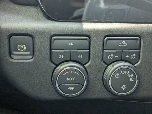 Used 2024 Chevrolet Silverado 2500 LT AWD/4WD image 24