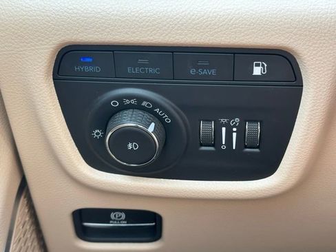 Used 2023 Jeep Grand Cherokee 4WD 4xe image 18