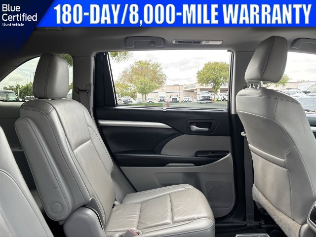 Used 2019 Toyota Highlander XLE FWD image 17