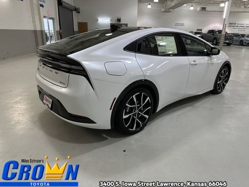 New 2026 Toyota Prius Plug-In Hybrid image 9