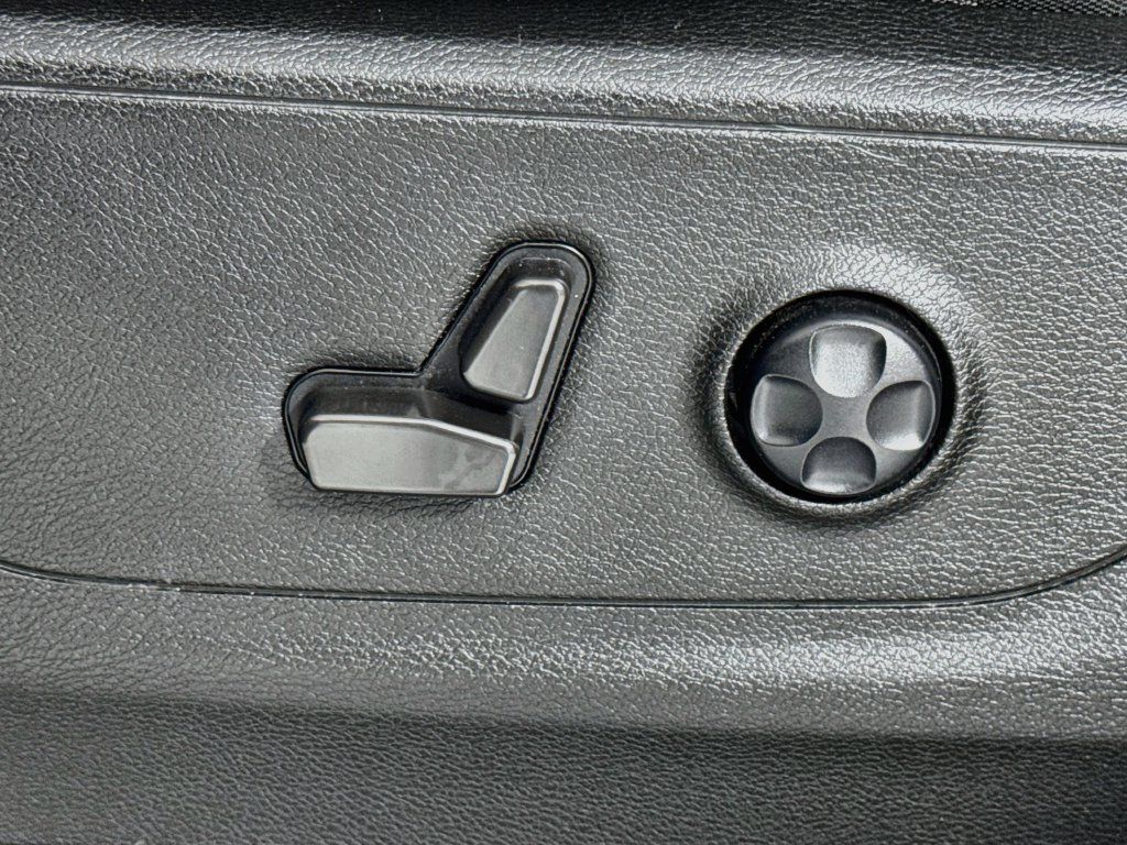 Used 2021 RAM 1500 Big Horn RWD image 16