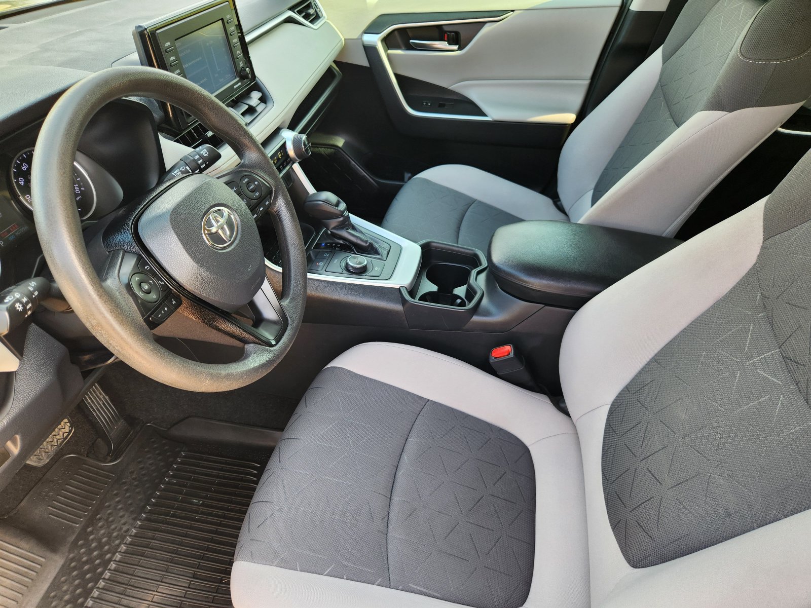 Used 2020 Toyota RAV4 XLE AWD/4WD image 16