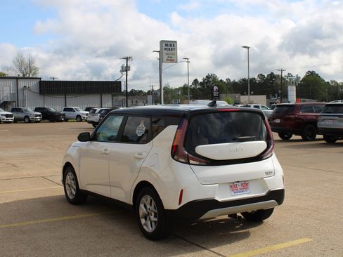 Used 2023 Kia Soul S image 9
