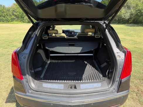 Used 2017 Cadillac XT5 Luxury w/ Driver Awareness Package FWD image 19