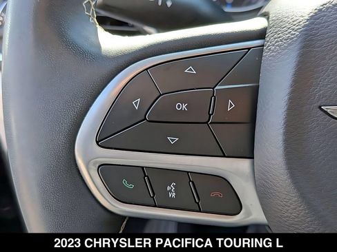 Used 2023 Chrysler Pacifica Touring-L FWD image 21