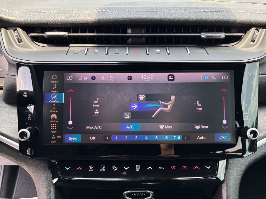 New 2026 Jeep Grand Cherokee Altitude AWD/4WD image 22
