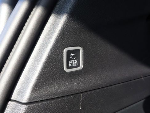 New 2027 Chrysler Pacifica Limited AWD/4WD image 16