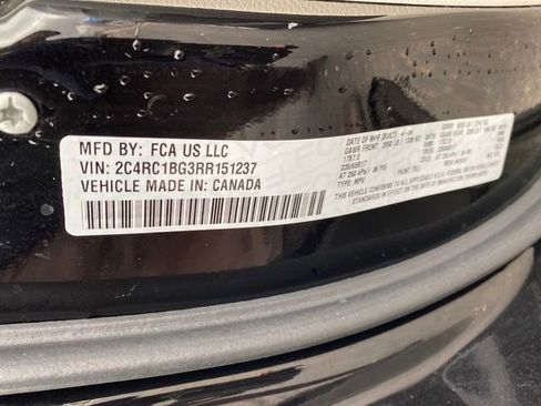 Used 2024 Chrysler Pacifica Touring-L FWD image 22
