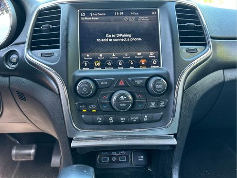 Used 2018 Jeep Grand Cherokee Altitude RWD image 16
