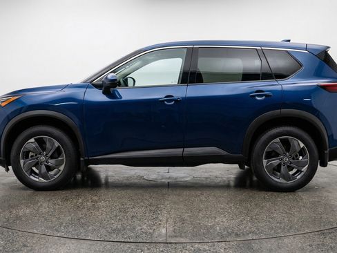 Used 2025 Nissan Rogue SV image 5