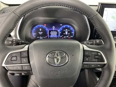 Used 2025 Toyota Highlander Platinum AWD/4WD image 15
