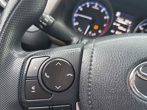 Used 2018 Toyota RAV4 LE image 28