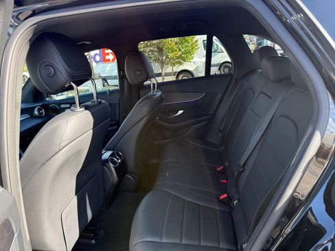 Used 2022 Mercedes-Benz GLC 300 4MATIC image 17