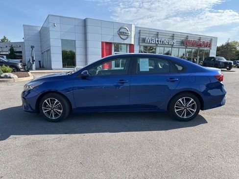 Used 2022 Kia Forte LXS FWD image 2