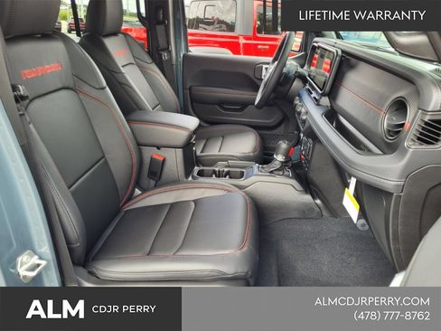 New 2025 Jeep Gladiator Rubicon w/ Convenience Group AWD/4WD image 13