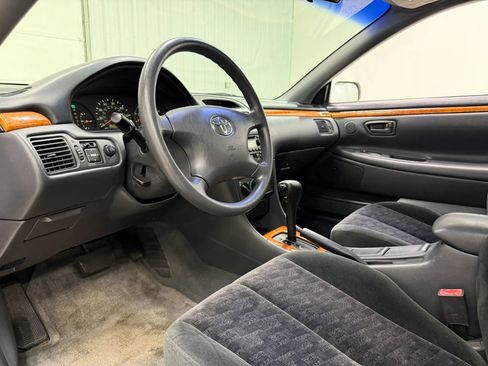 Used 2002 Toyota Solara SE FWD image 12