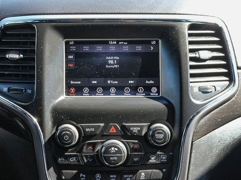 Used 2018 Jeep Grand Cherokee Laredo image 14