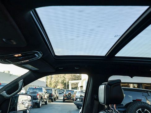 Used 2023 Jeep Grand Wagoneer Series II image 10