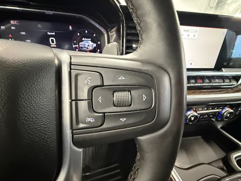 Used 2025 GMC Sierra 1500 Elevation w/ Preferred Package AWD/4WD image 18