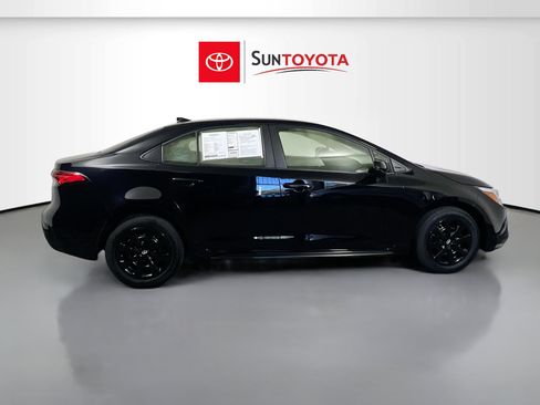 Used 2025 Toyota Corolla LE image 2