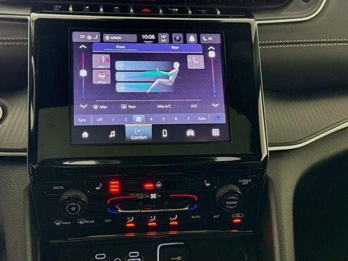 Used 2025 Jeep Grand Cherokee L Altitude image 15