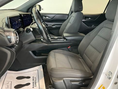 Used 2025 Chevrolet Equinox LT AWD/4WD image 10