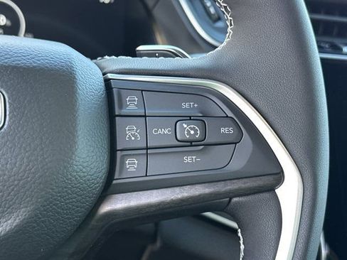 New 2025 Jeep Grand Cherokee Limited w/ Luxury Tech Group II image 17