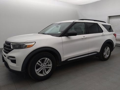 Used 2020 Ford Explorer XLT w/ Equipment Group 202A RWD image 2