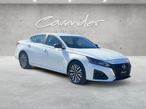 Certified 2025 Nissan Altima 2.5 SV FWD image 2