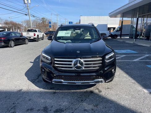 Used 2026 Mercedes-Benz GLB 250 4MATIC image 3
