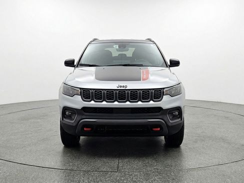 Used 2025 Jeep Compass Trailhawk AWD/4WD image 2
