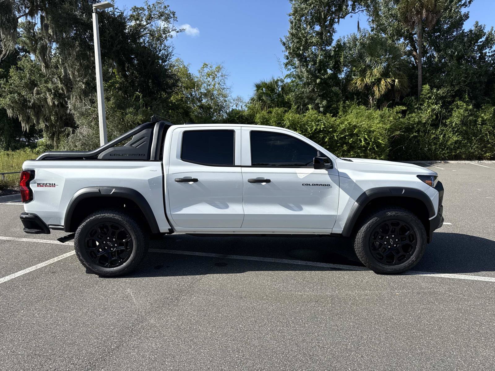 New 2026 Chevrolet Colorado Trail Boss w/ Midnight Edition AWD/4WD image 2