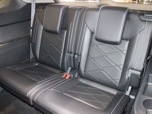 Used 2024 Volkswagen Atlas SE image 11